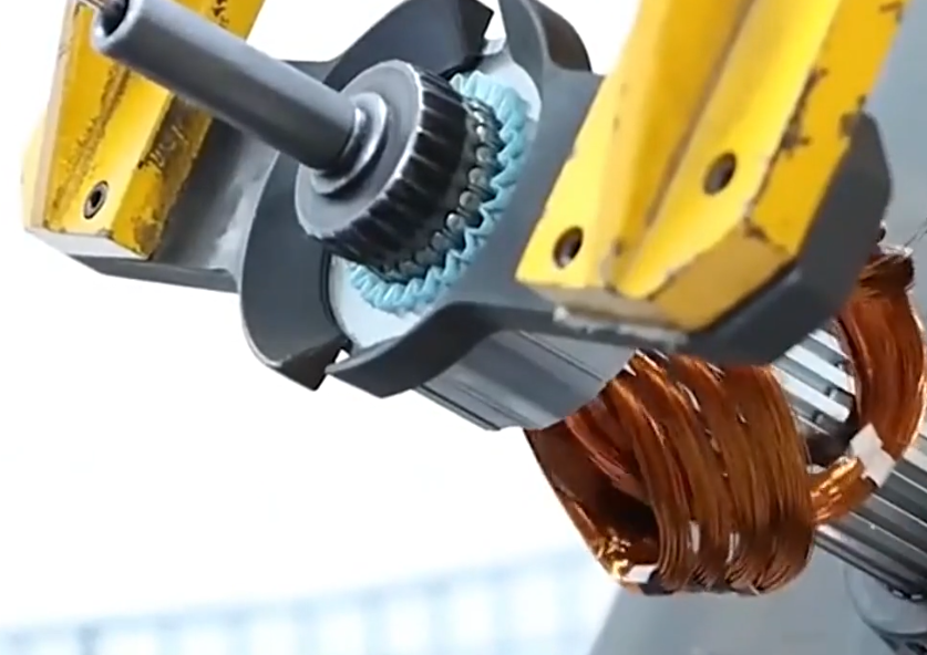 Automatic copper wire winding machine